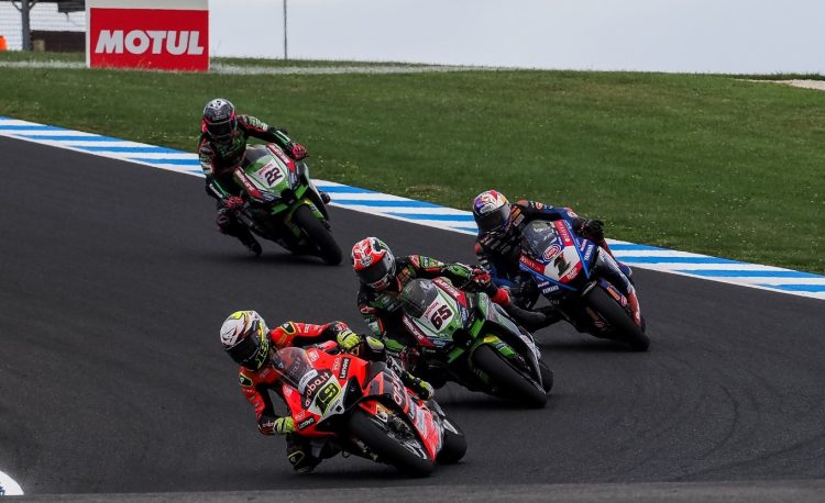 Ducati’s newly crowned World Champ Alvaro Bautista leads his typical two title rivals, Kawasaki’s Jonathan Rea and outgoing Champ Toprak Razgatlioglu’s Yamaha through Phillip Island’s Lukey Heights; the second works Ninja of Alex Lowes follows in fourth place. Photo: Ducati Media House